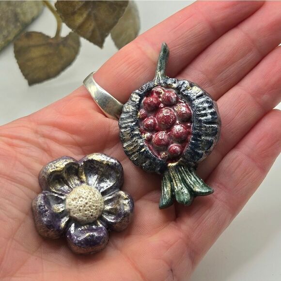 "5/$25" Set Of 2 Handmade Resin Colorful Flower Refridgerator Magnets - Picture 6 of 6